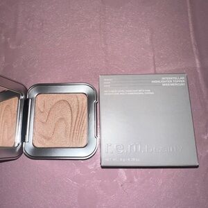 r.e.m. beauty Interstellar Highlighter Topper - Miss Mercury
